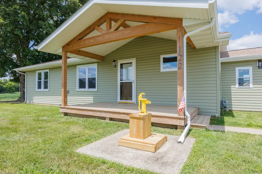 122 E Lincoln, Dix, IL 62830 - #2
