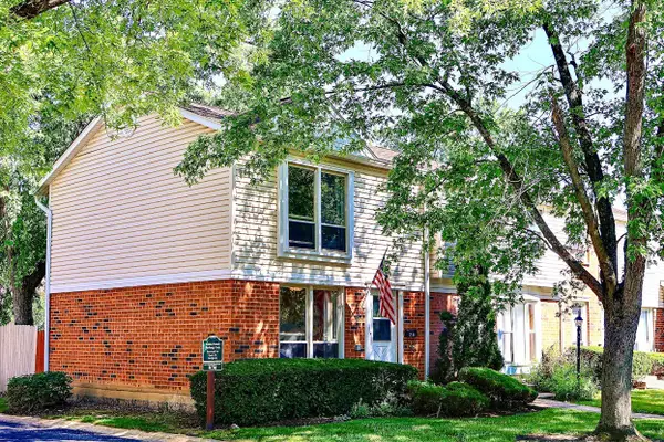 2061 Essex Court, Streamwood, IL 60107