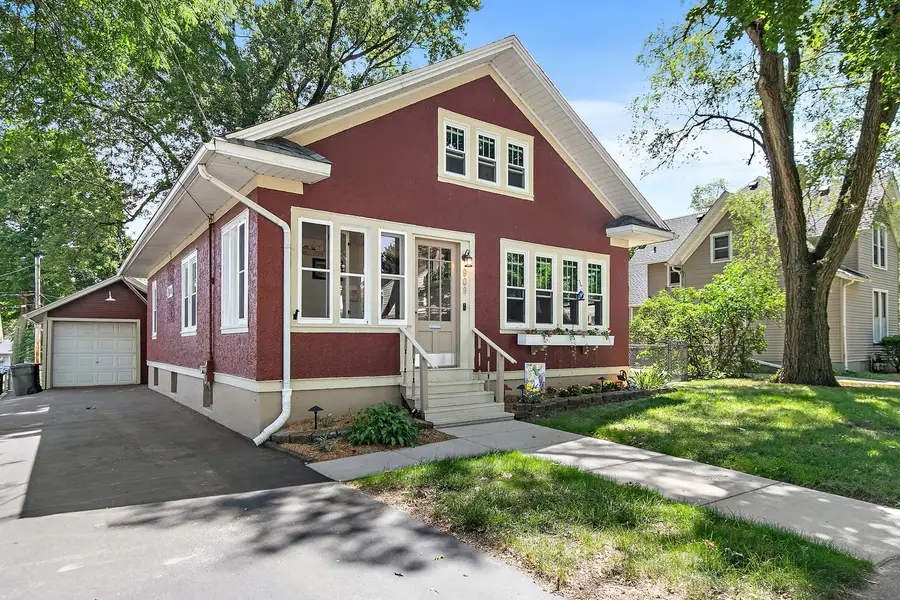 909 Augusta Avenue, Elgin, IL 60120 - #2