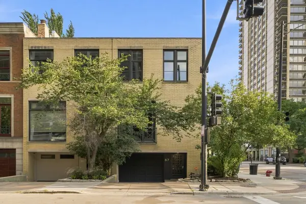 67 W Schiller Street, Chicago, IL 60610
