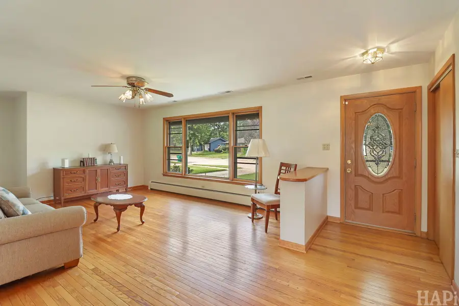 935 Diane Avenue, Elgin, IL 60123 - #2