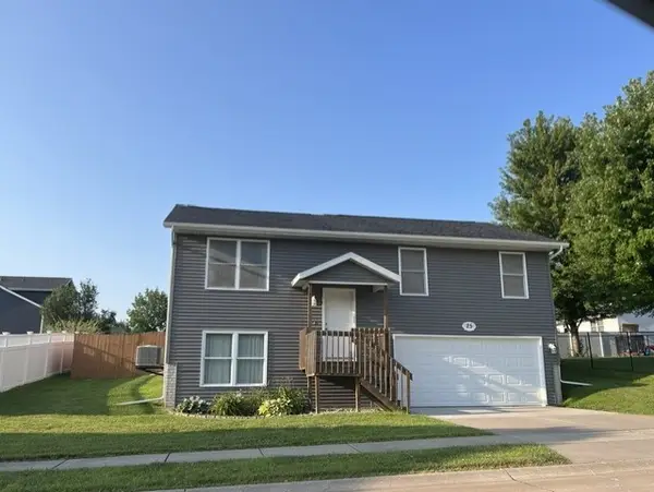 25 W Village Circle, Davenport, IA 52806