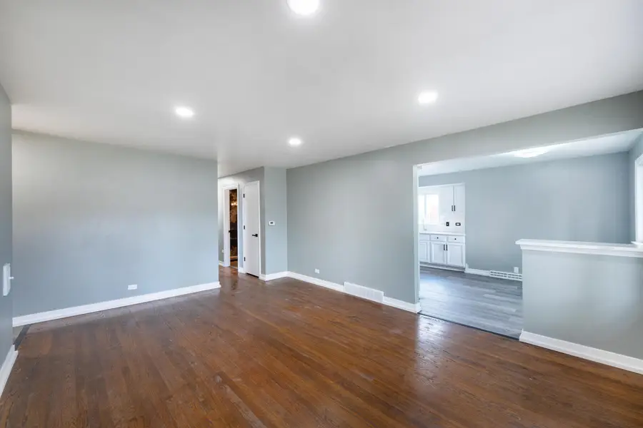 1015 W Victoria Avenue, Berkeley, IL 60163 - #3