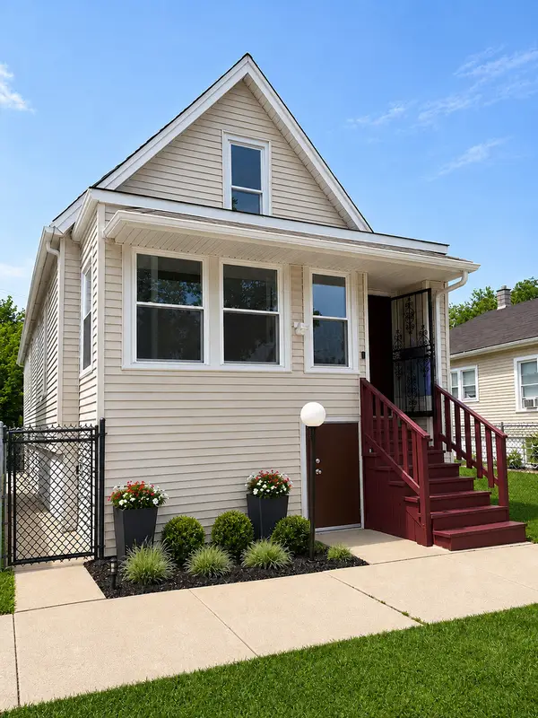 9236 S Blackstone Avenue, Chicago, IL 60619