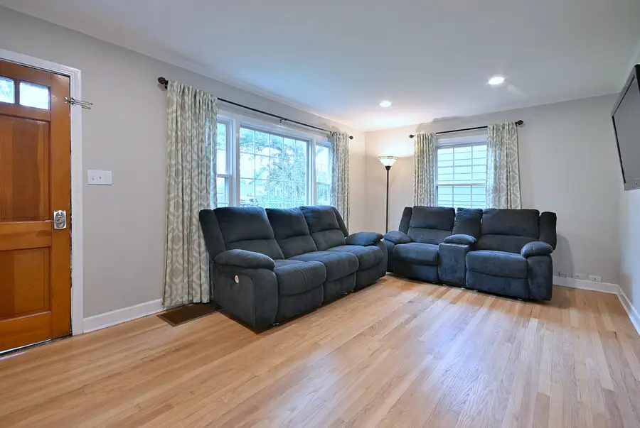 1034 S Saylor Avenue, Elmhurst, IL 60126 - #3