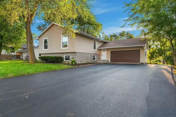 23540 N Echo Lake Road, Lake Zurich, IL 60047