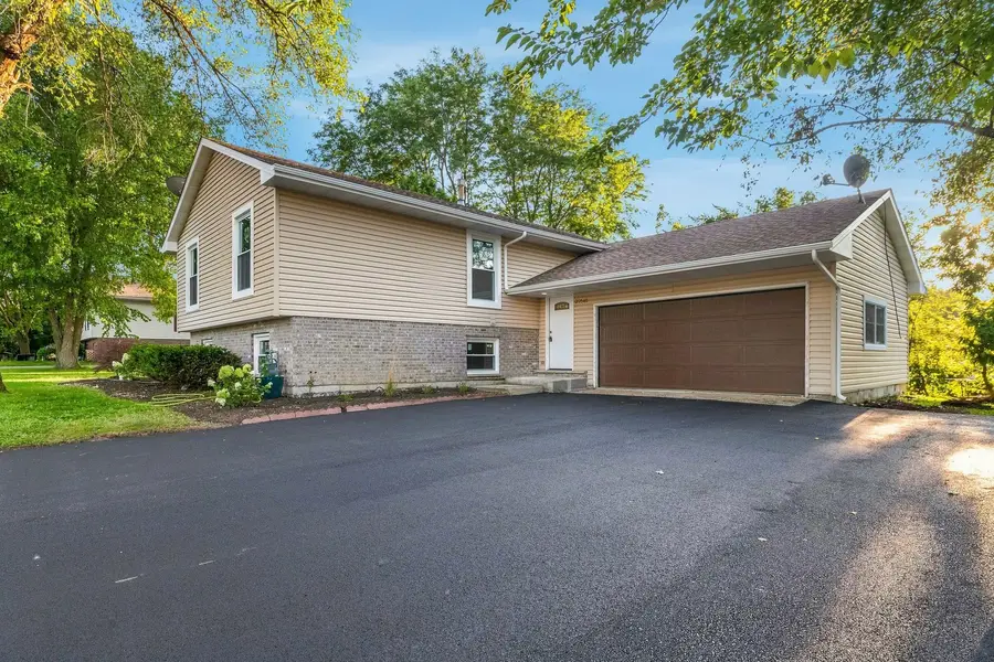 23540 N Echo Lake Road, Lake Zurich, IL 60047 - #2