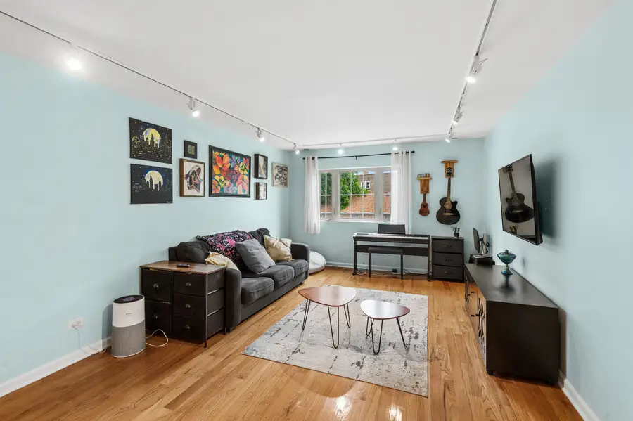 6400 N Sacramento Avenue #208, Chicago, IL 60645 - #3