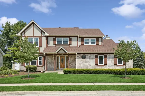 27W390 Waterford Drive, Winfield, IL 60190