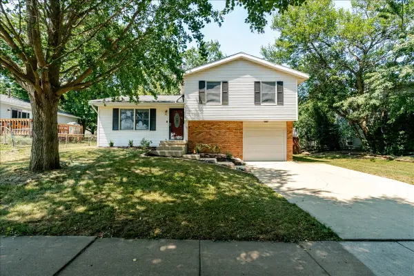 1216 N Hershey Road, Bloomington, IL 61704
