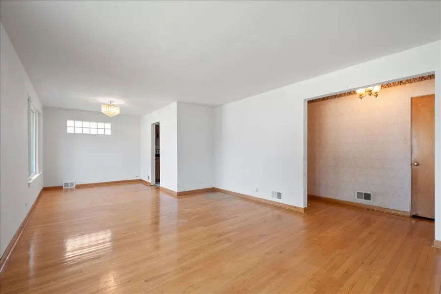 8449 N St Louis Avenue, Skokie, IL 60076 - #3