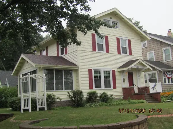 821 Grand Court, Davenport, IA 52803