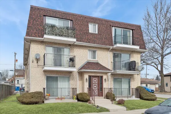 6534 W Montrose Avenue #3W, Harwood Heights, IL 60706