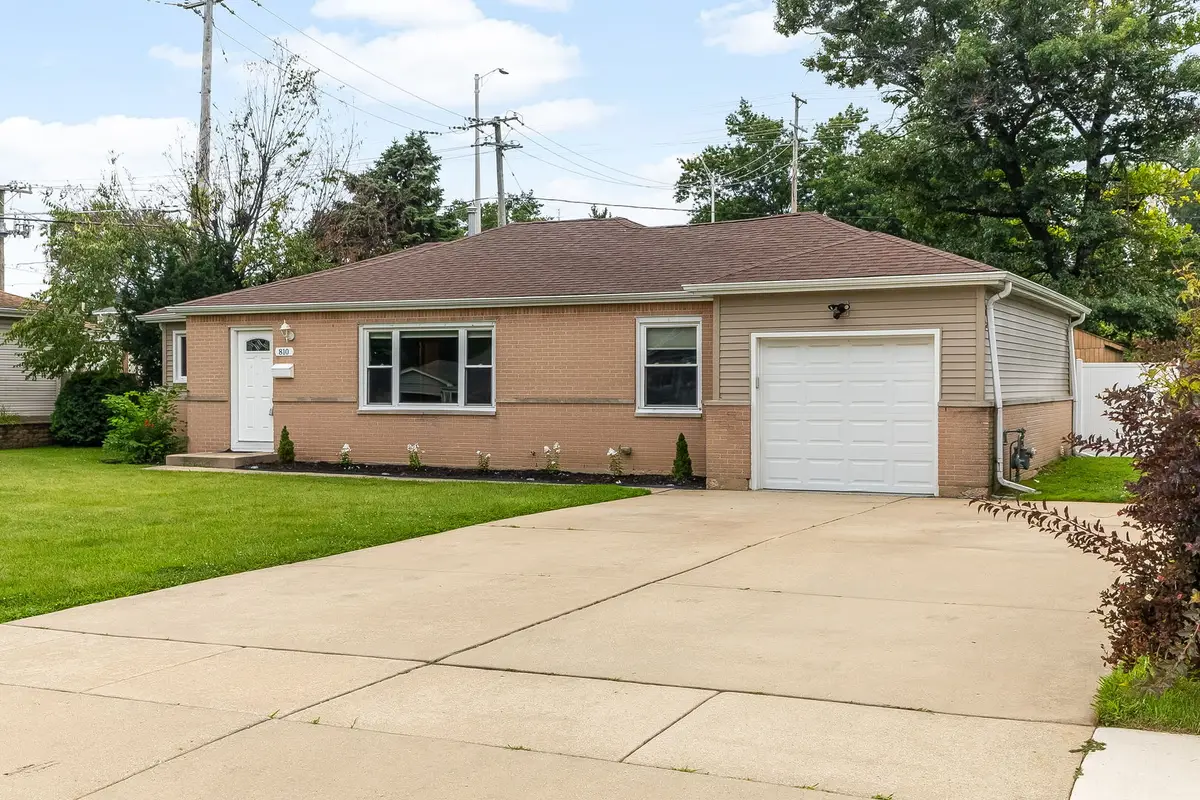 810 Cumberland Street, Hoffman Estates, IL 60169 - #1