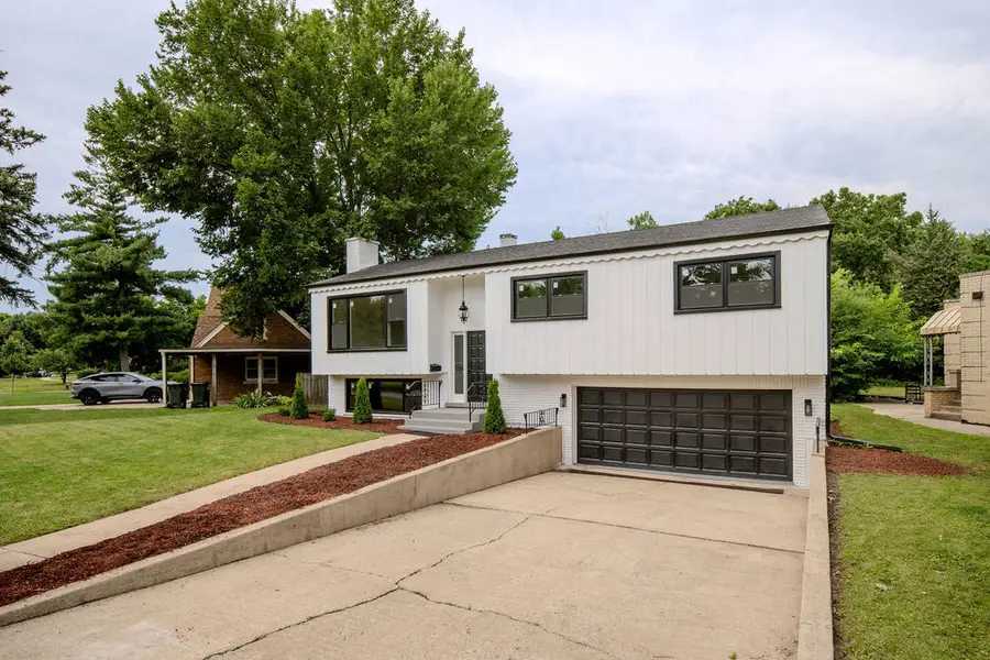605 Selborne Road, Riverside, IL 60546 - #2