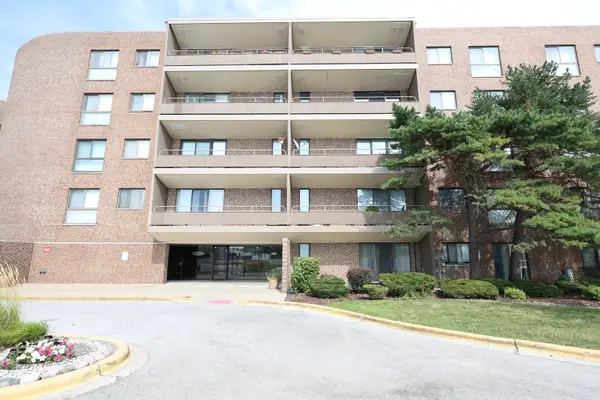 7 E Carriageway Drive #408, Hazel Crest, IL 60429