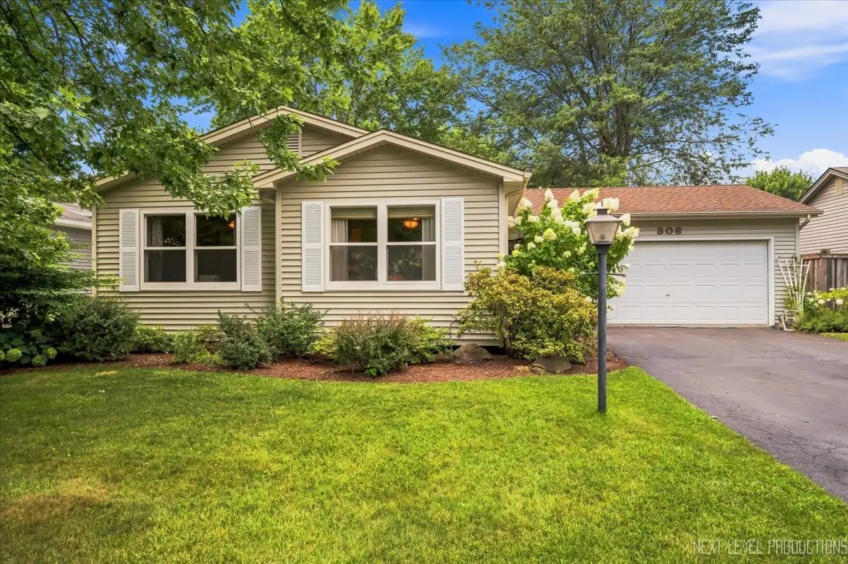 306 Pin Oak Drive, North Aurora, IL 60542 - #1