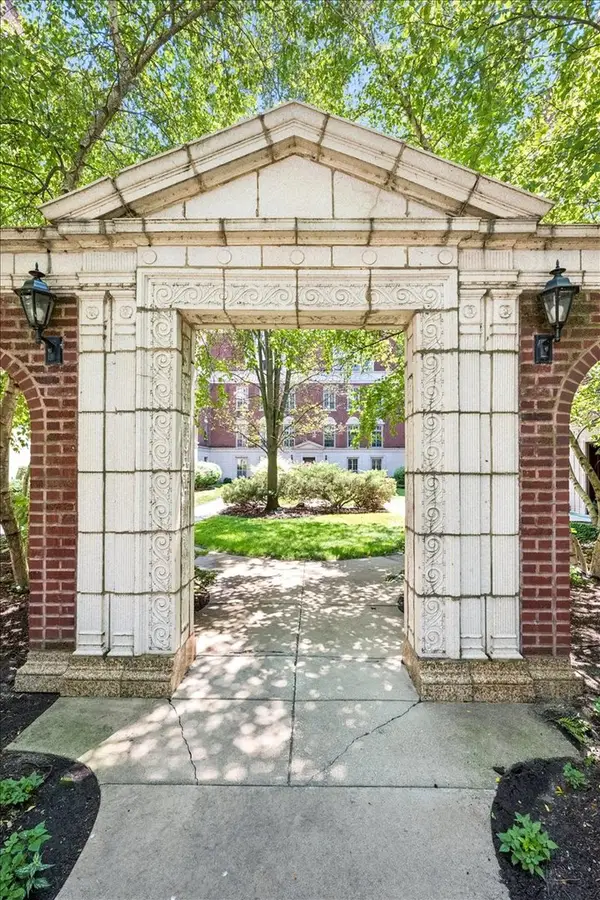 486 Sheridan Road #2, Evanston, IL 60202