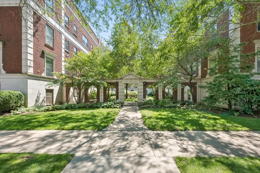 486 Sheridan Road #2, Evanston, IL 60202 - #2