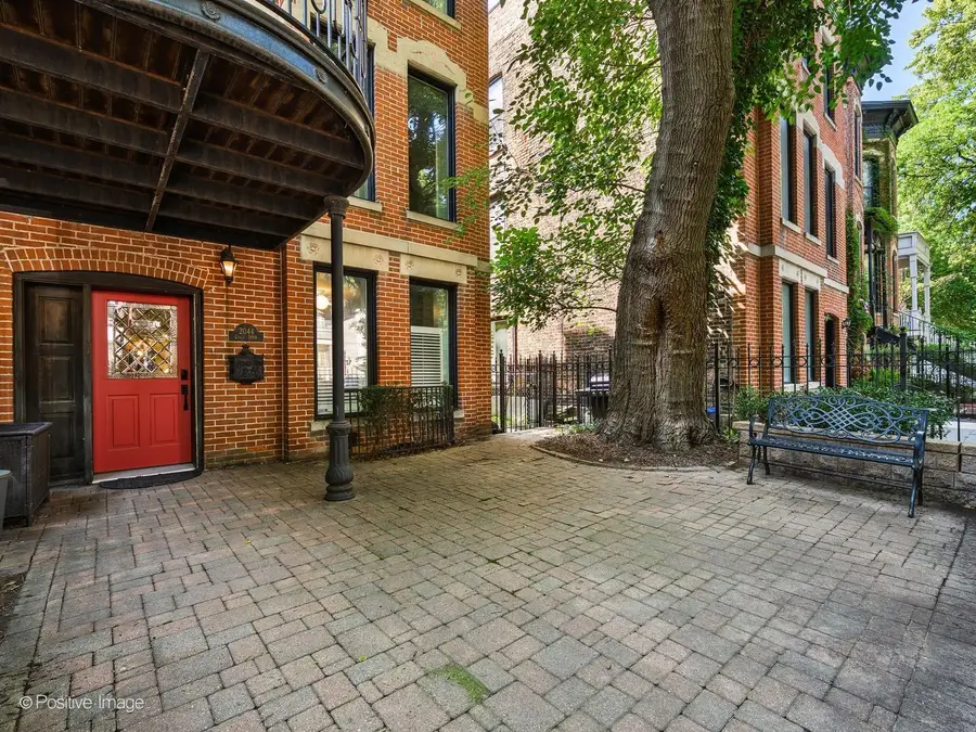 2044 N Bissell Street, Chicago, IL 60614 - #2