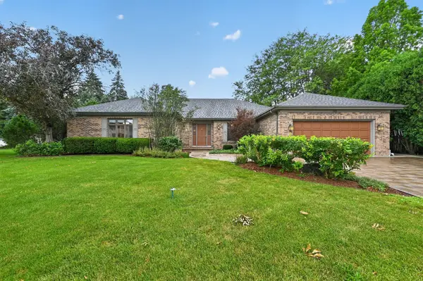 135 Hawkins Circle, Wheaton, IL 60189