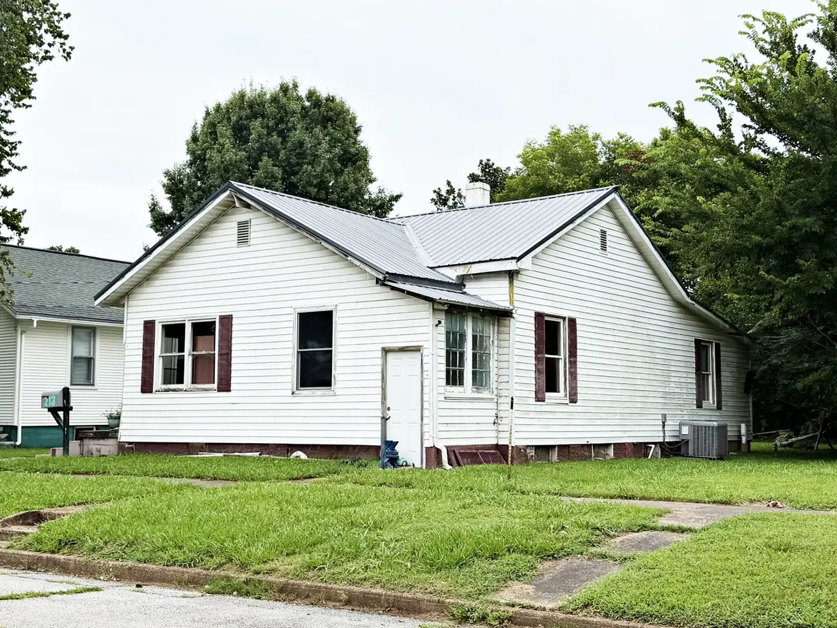 213 E 9th St Street, Metropolis, IL 62960 - #1