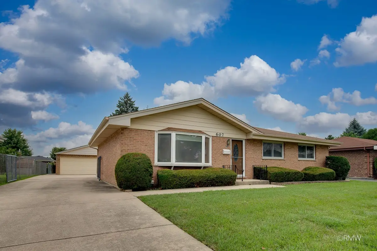 607 W Montrose Avenue, Wood Dale, IL 60191 - #1