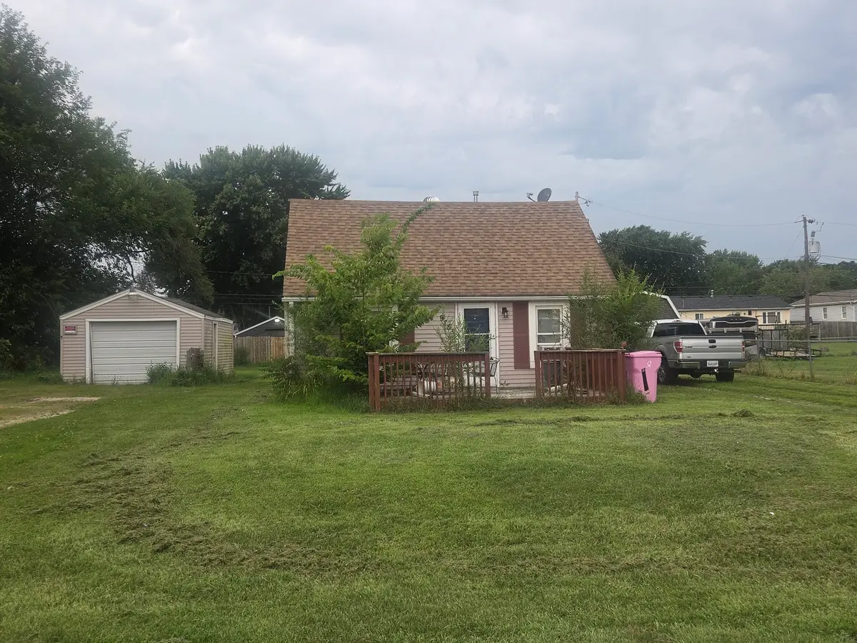 915 3rd Street, Colona, IL 61241 - #1