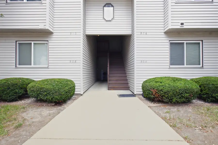 904 Kara Drive #904, Champaign, IL 61822 - #2
