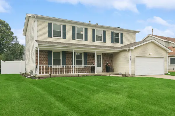 988 Newbury Drive, Crystal Lake, IL 60014