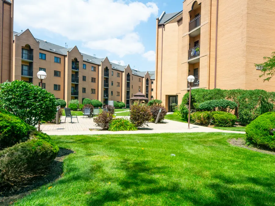 7410 W Lawrence Avenue #324, Harwood Heights, IL 60706 - #2