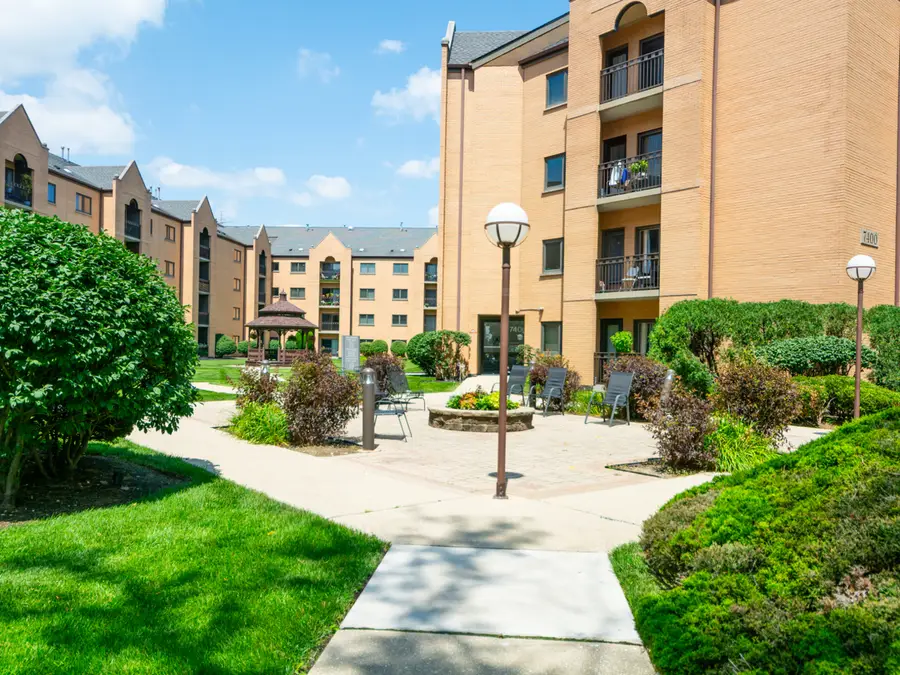 7410 W Lawrence Avenue #324, Harwood Heights, IL 60706 - #3
