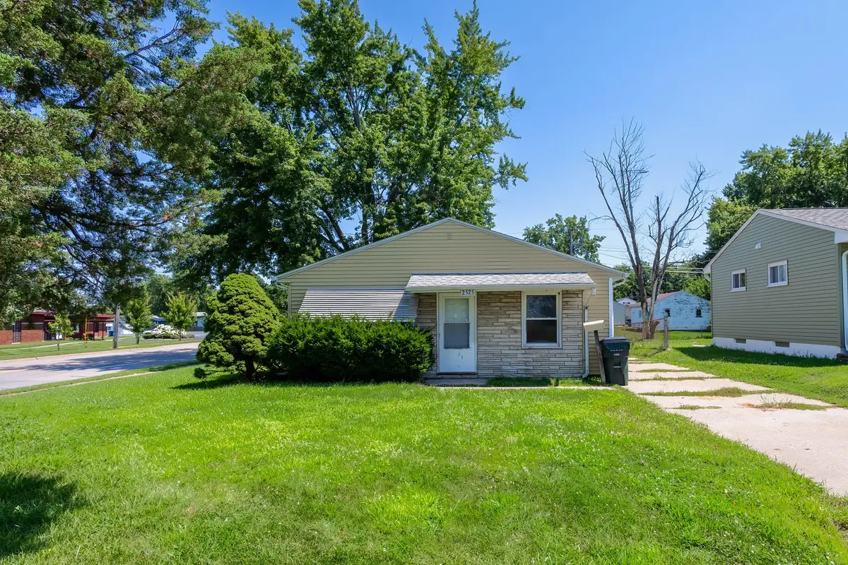 2525 N Fairmount Street, Davenport, IA 52804 - #1