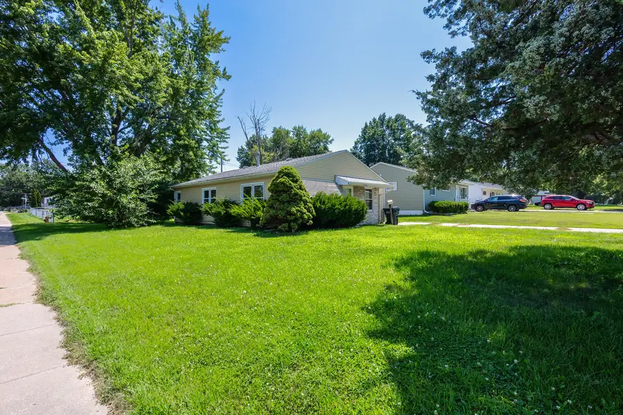 2525 N Fairmount Street, Davenport, IA 52804 - #2
