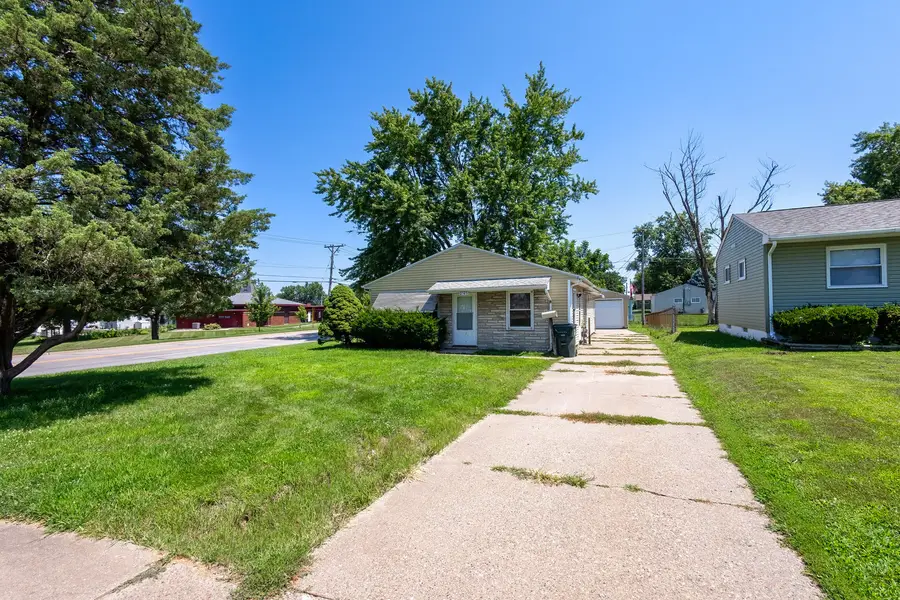 2525 N Fairmount Street, Davenport, IA 52804 - #3
