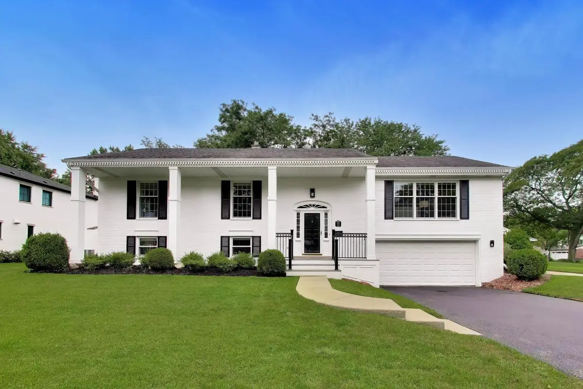 955 W Gilbert Road, Palatine, IL 60067 - #1