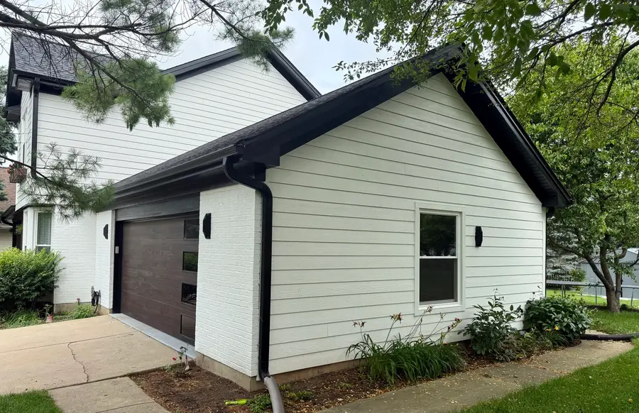 1127 Yorkshire Drive N, Sycamore, IL 60178 - #3