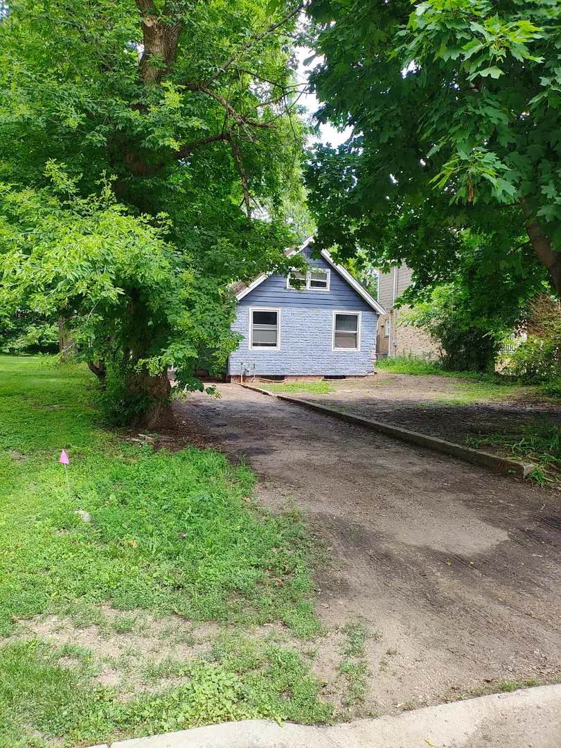 204 W Ellis Avenue, Libertyville, IL 60048 - #1