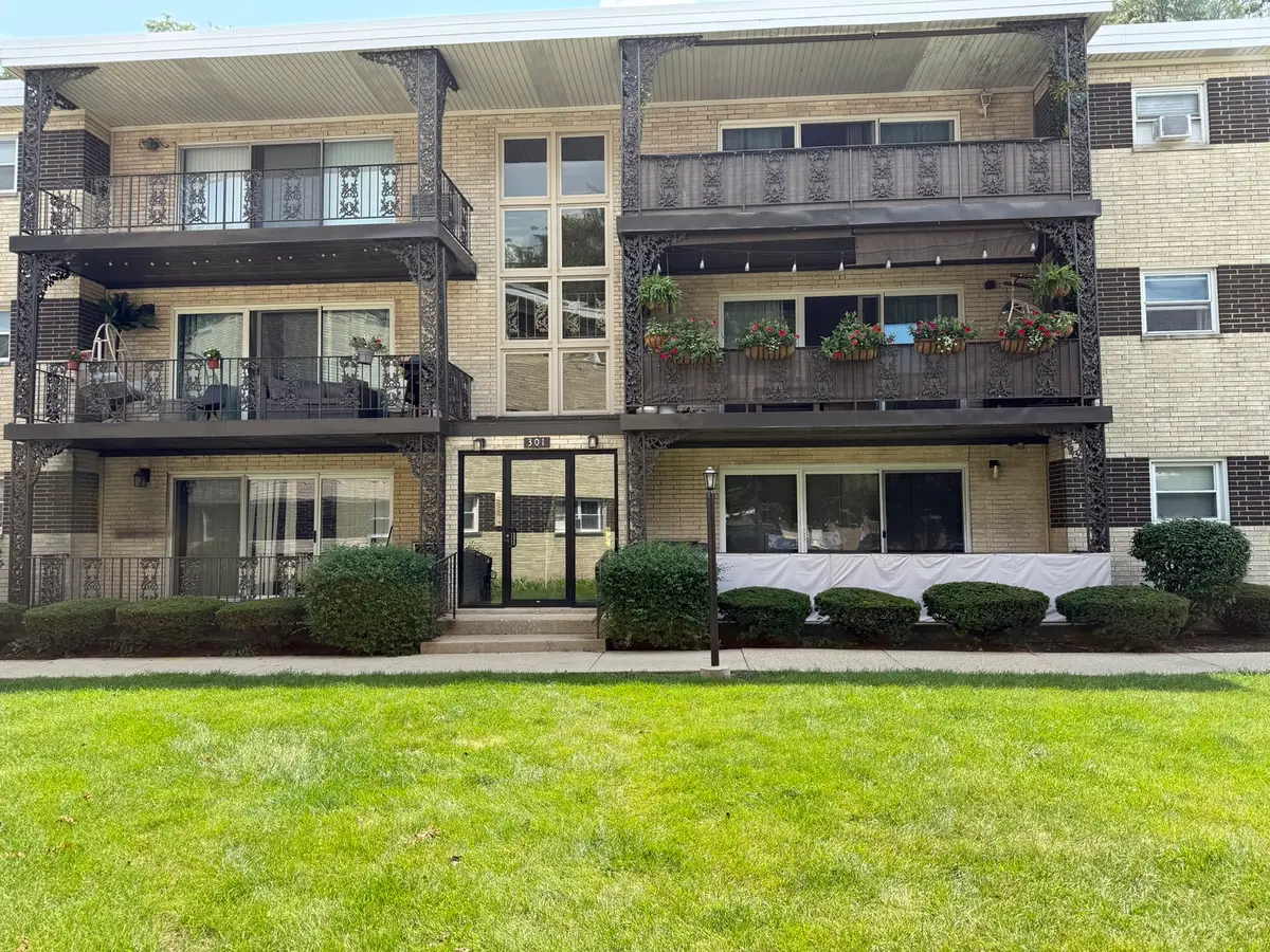 301 E. Plainfield Avenue #2, La Grange, IL 60525 - #1