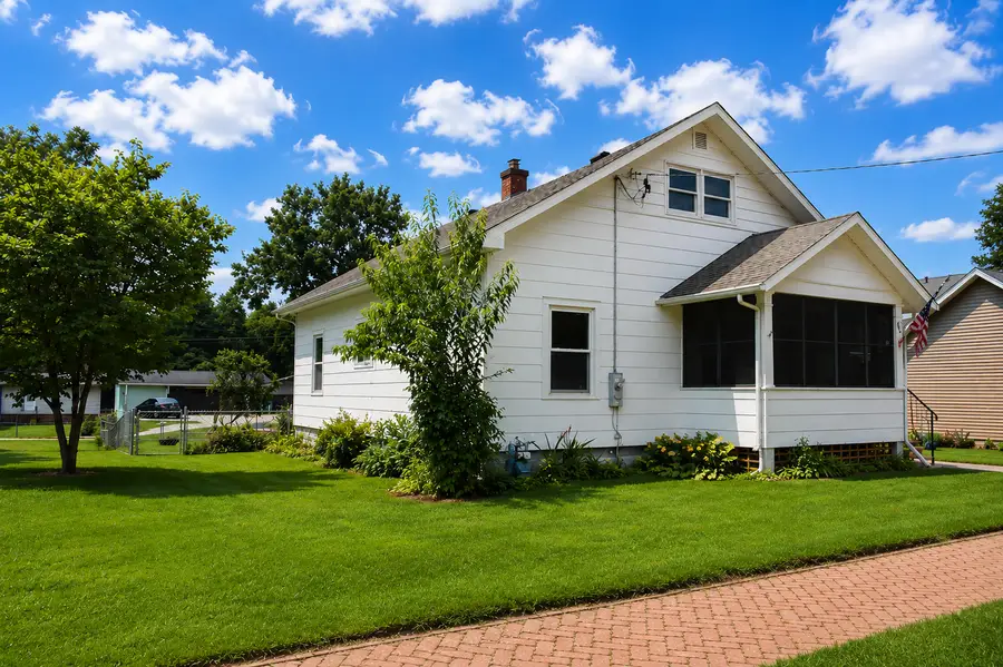 207 16th Avenue, Sterling, IL 61081 - #2