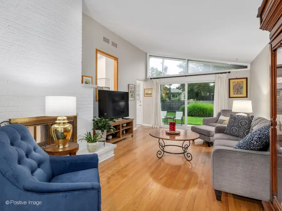901 S Myrtle Avenue, Villa Park, IL 60181 - #3
