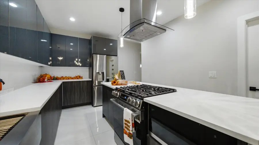Address Withheld By Seller, Chicago, IL 60619 - #3