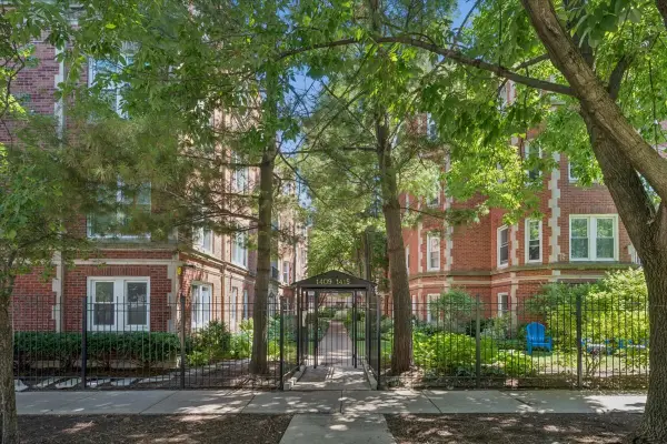 1411 W Farwell Avenue #M3, Chicago, IL 60626