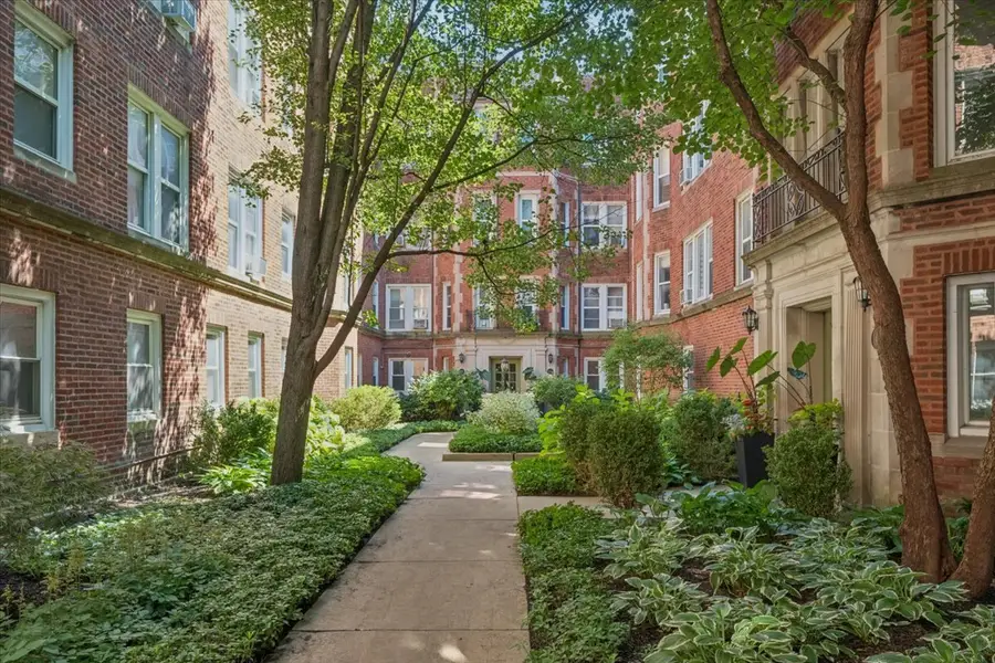 1411 W Farwell Avenue #M3, Chicago, IL 60626 - #2