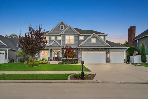 413 Lake Falls Boulevard, Savoy, IL 61874