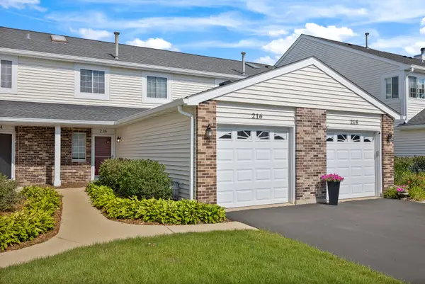 216 Brittany Drive #8E-2, Streamwood, IL 60107