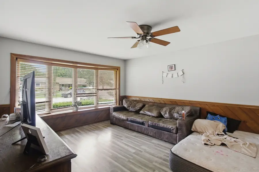 1235 Carswell Avenue, Elk Grove Village, IL 60007 - #3