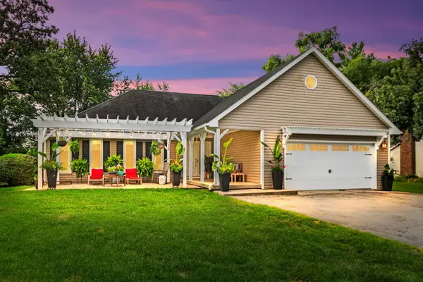 40W719 Longshadow Lane, St. Charles, IL 60175