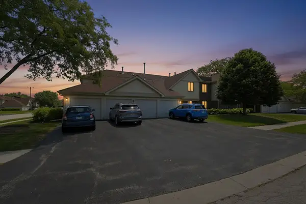 831 E Carriage Lane #2, Palatine, IL 60074