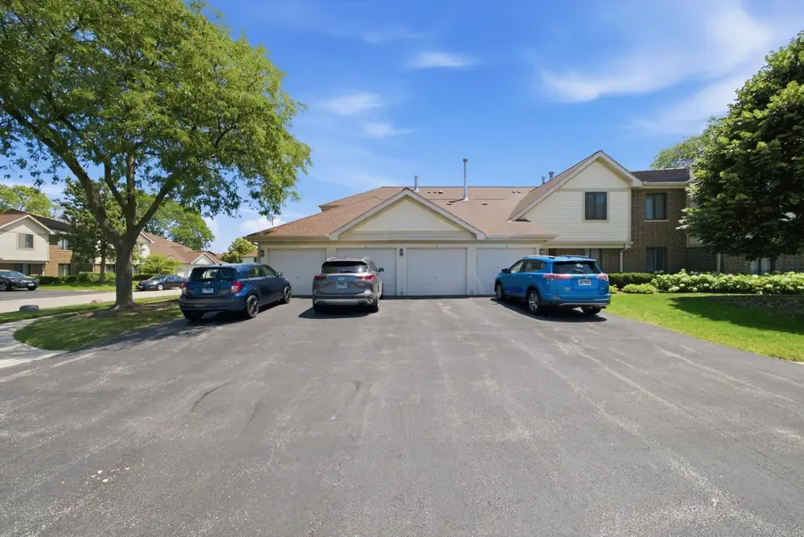 831 E Carriage Lane #2, Palatine, IL 60074 - #2